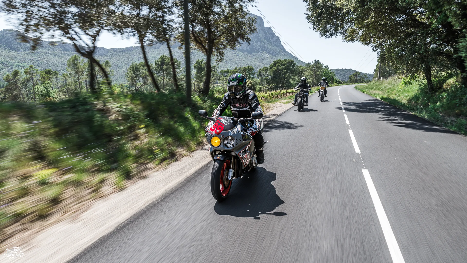 Reportaje de moto Bering y SwitchRiders